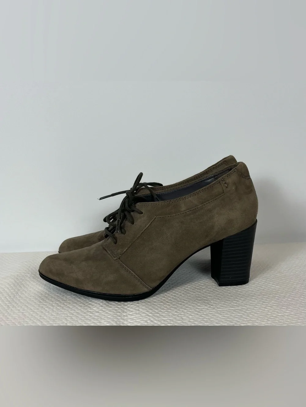 Clarks Araya Hale Lace-Up Suede Oxfords Pumps Size 7.5